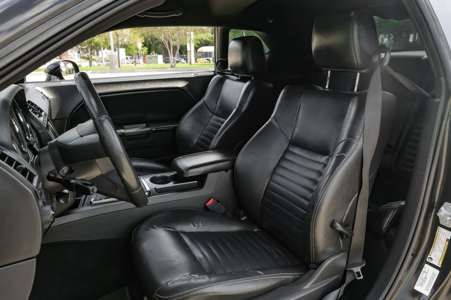2010 Dodge Challenger R/T photo 25