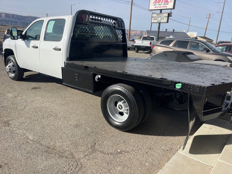 2014 Chevrolet Silverado 3500 Chassis Cab Work Truck photo 2