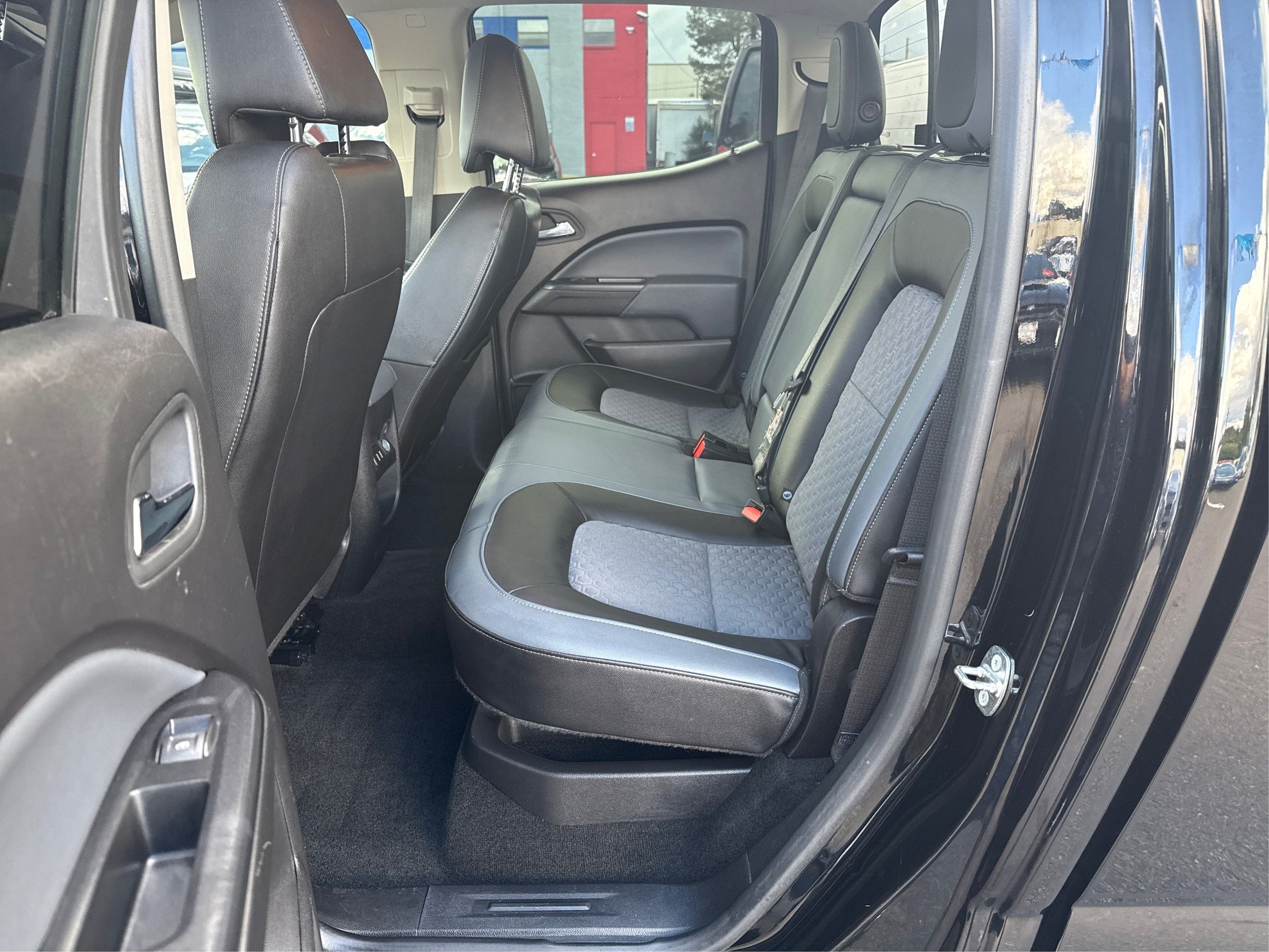 2018 Chevrolet Colorado Z71 photo 11