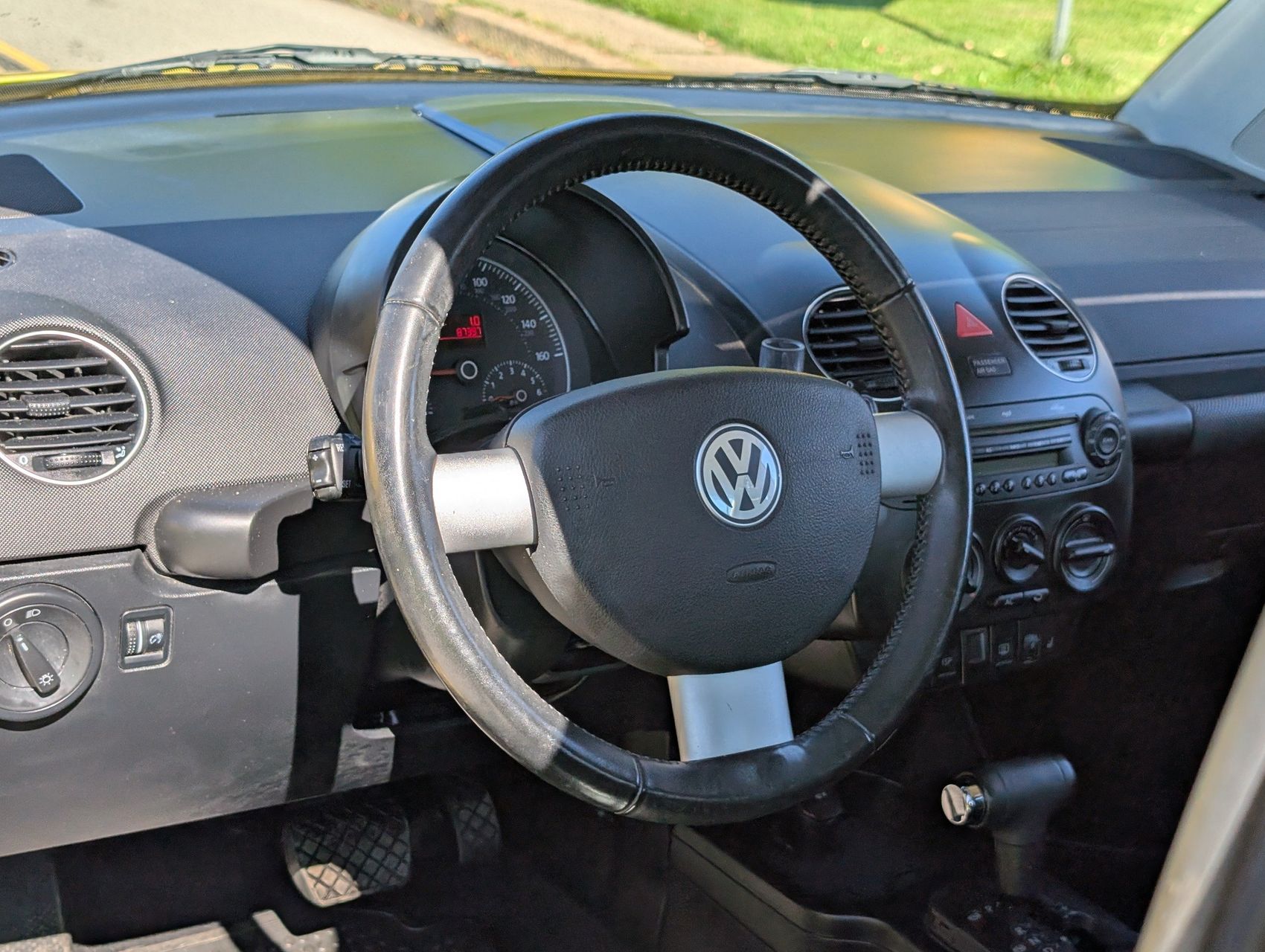 2008 Volkswagen New Beetle 46