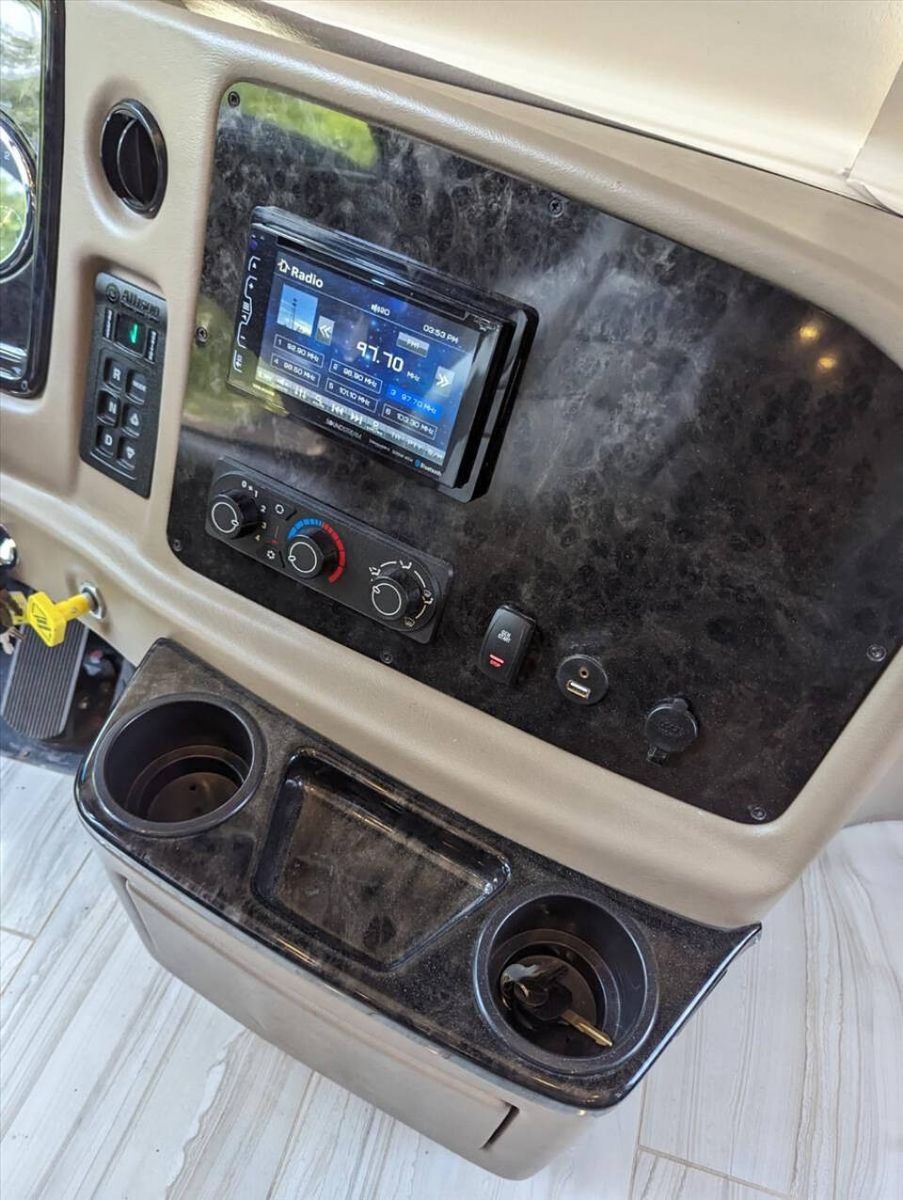 2019 Jayco Embark 30