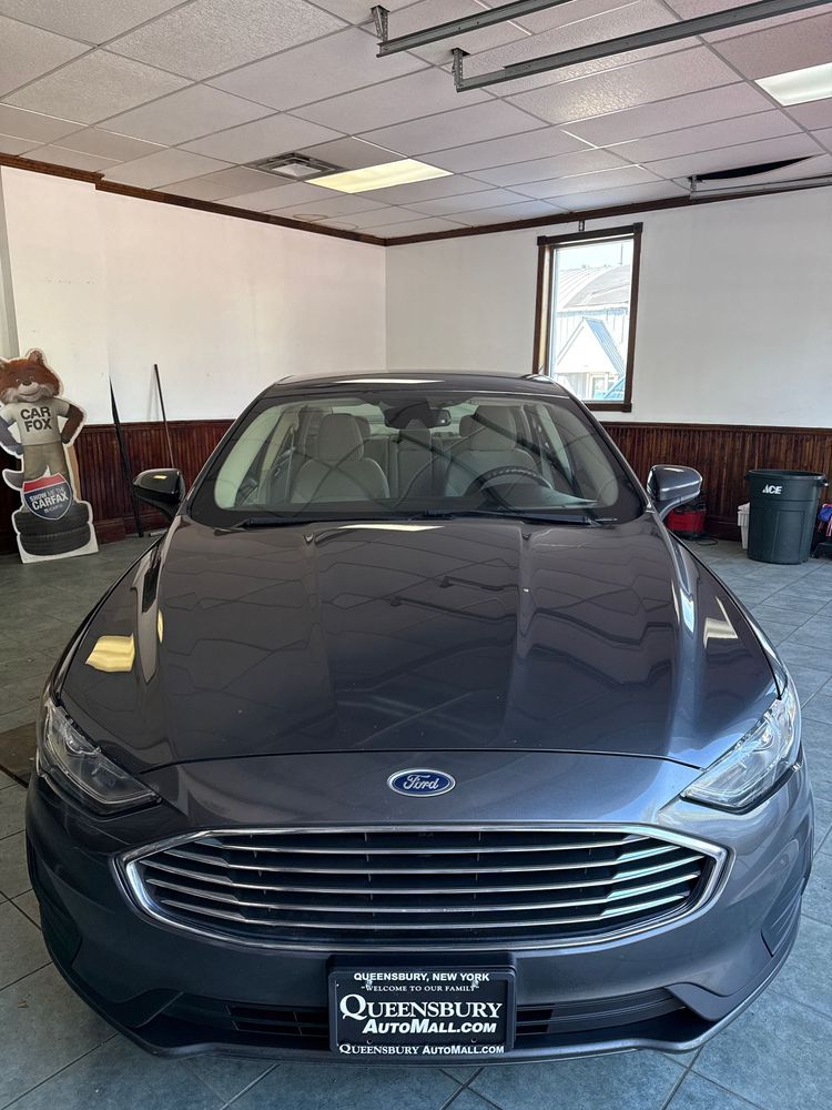 2019 Ford Fusion SE photo 2