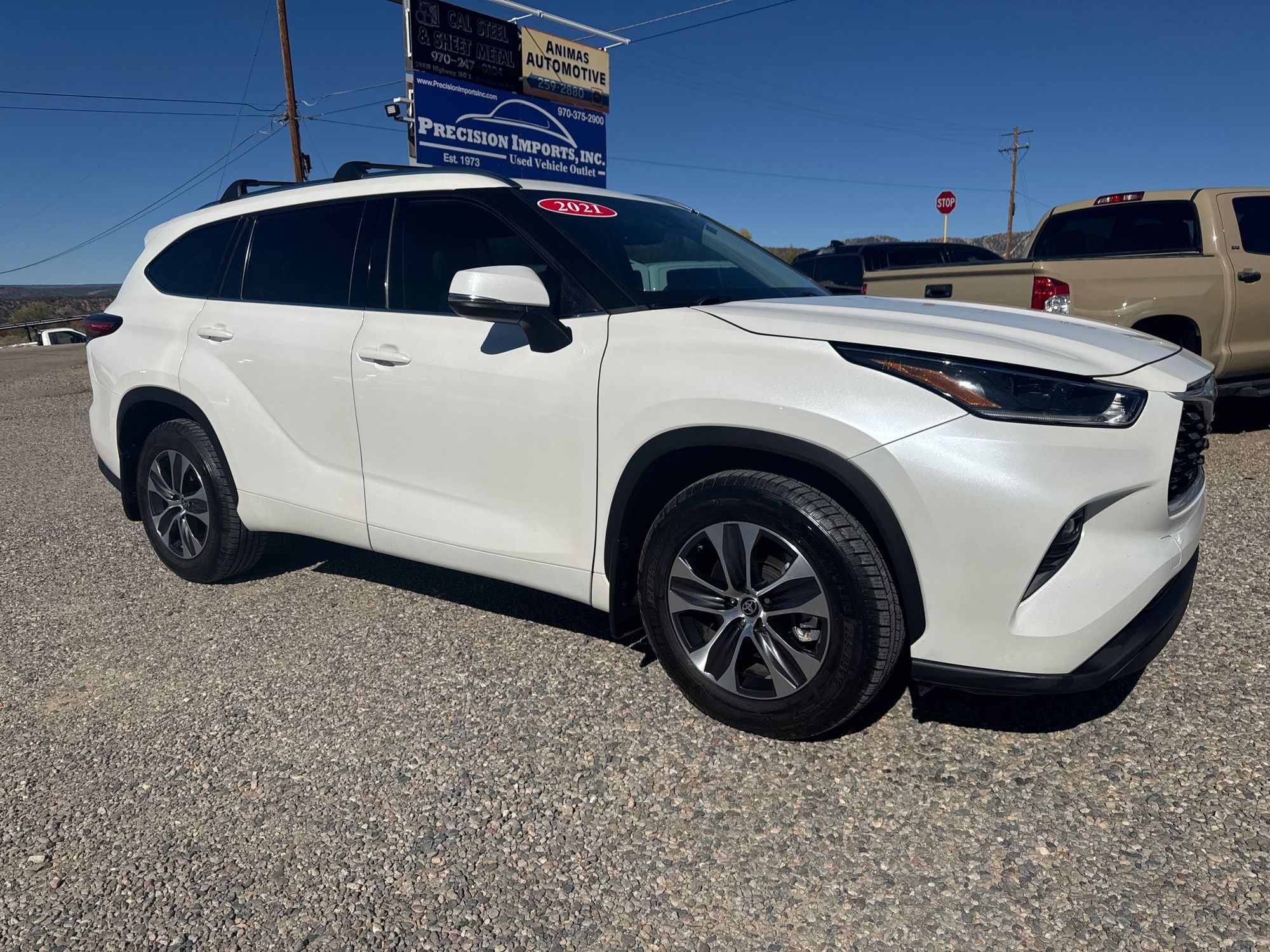 2021 Toyota Highlander XLE photo 2