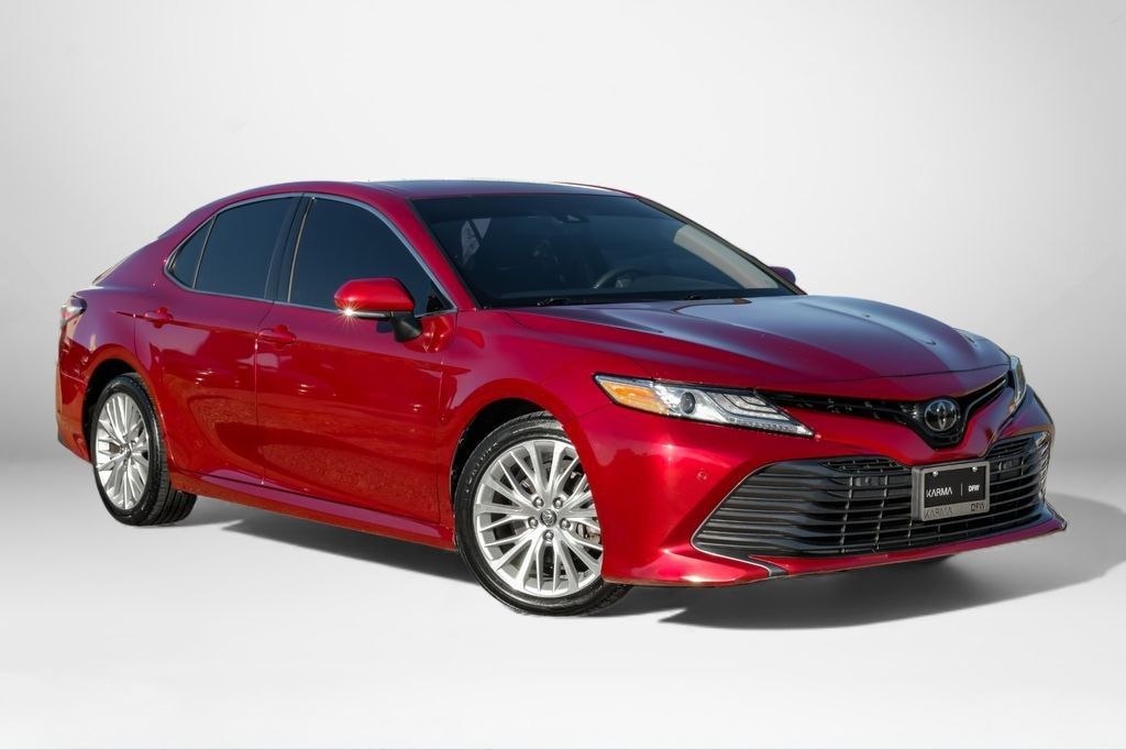 2018 Toyota Camry SE XLE photo 4