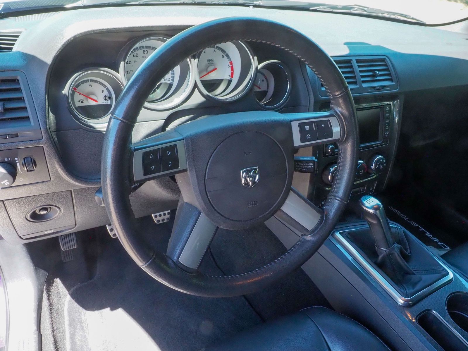 2010 Dodge Challenger 38