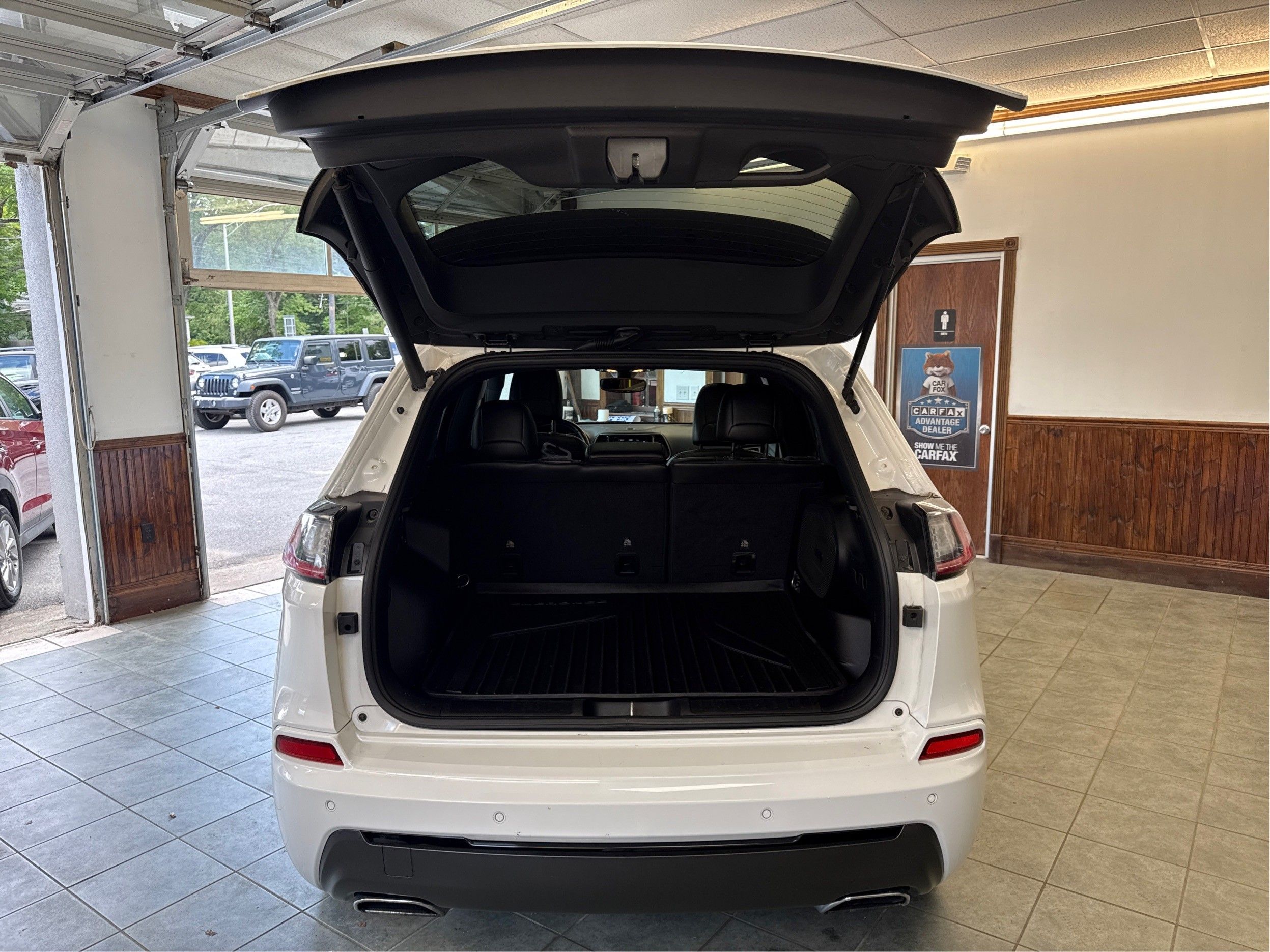2020 Jeep Cherokee High Altitude - Photo 12