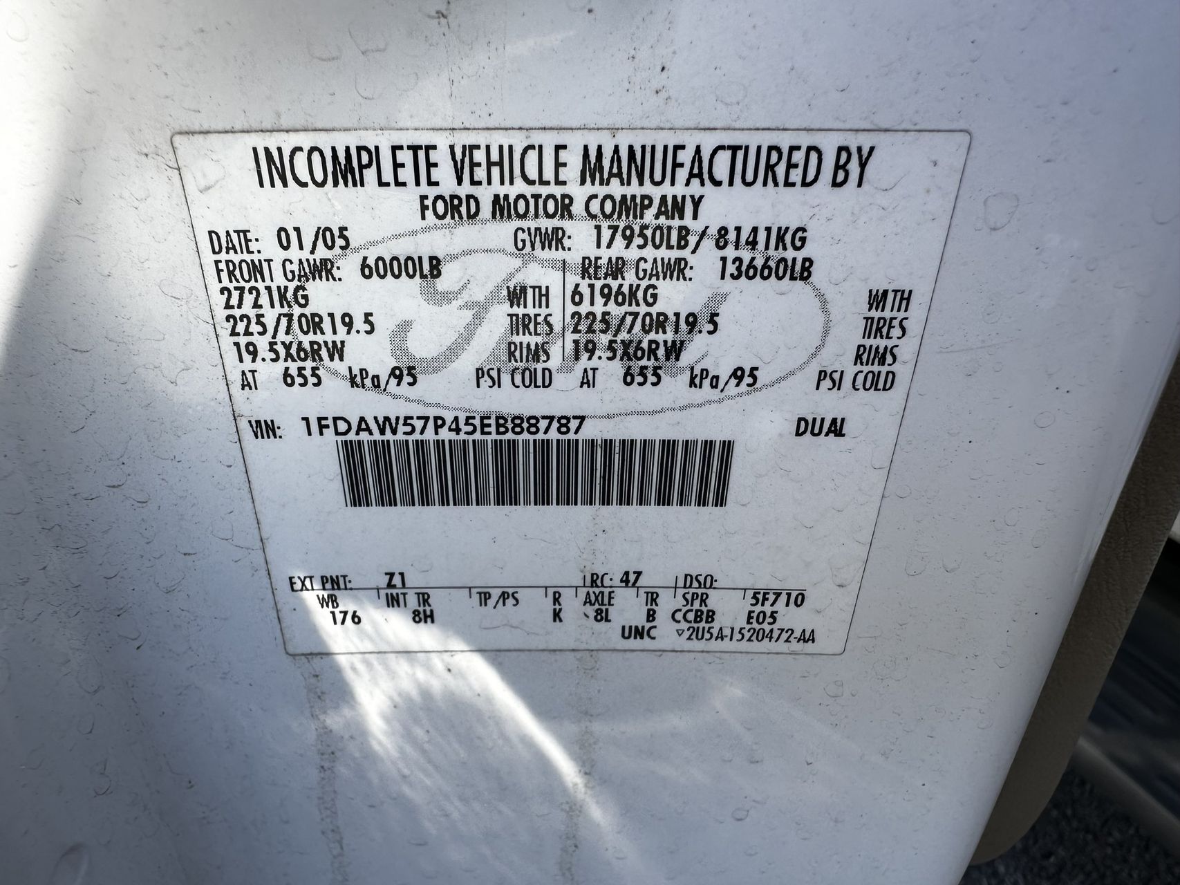 2005 Ford F-550 Skirted Flatbe 22