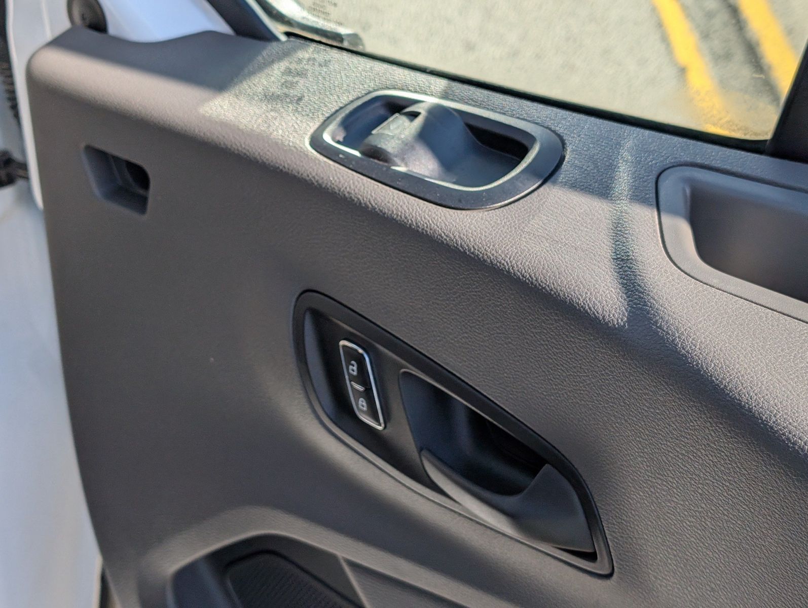 2023 Ford E-Transit-350 28