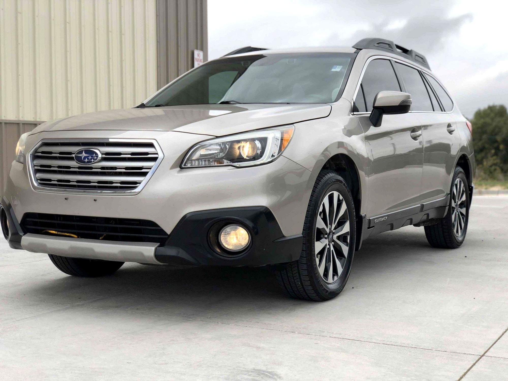 6. 2015 Subaru Outback 2.5i Limited for sale on Craigslist - wide 3