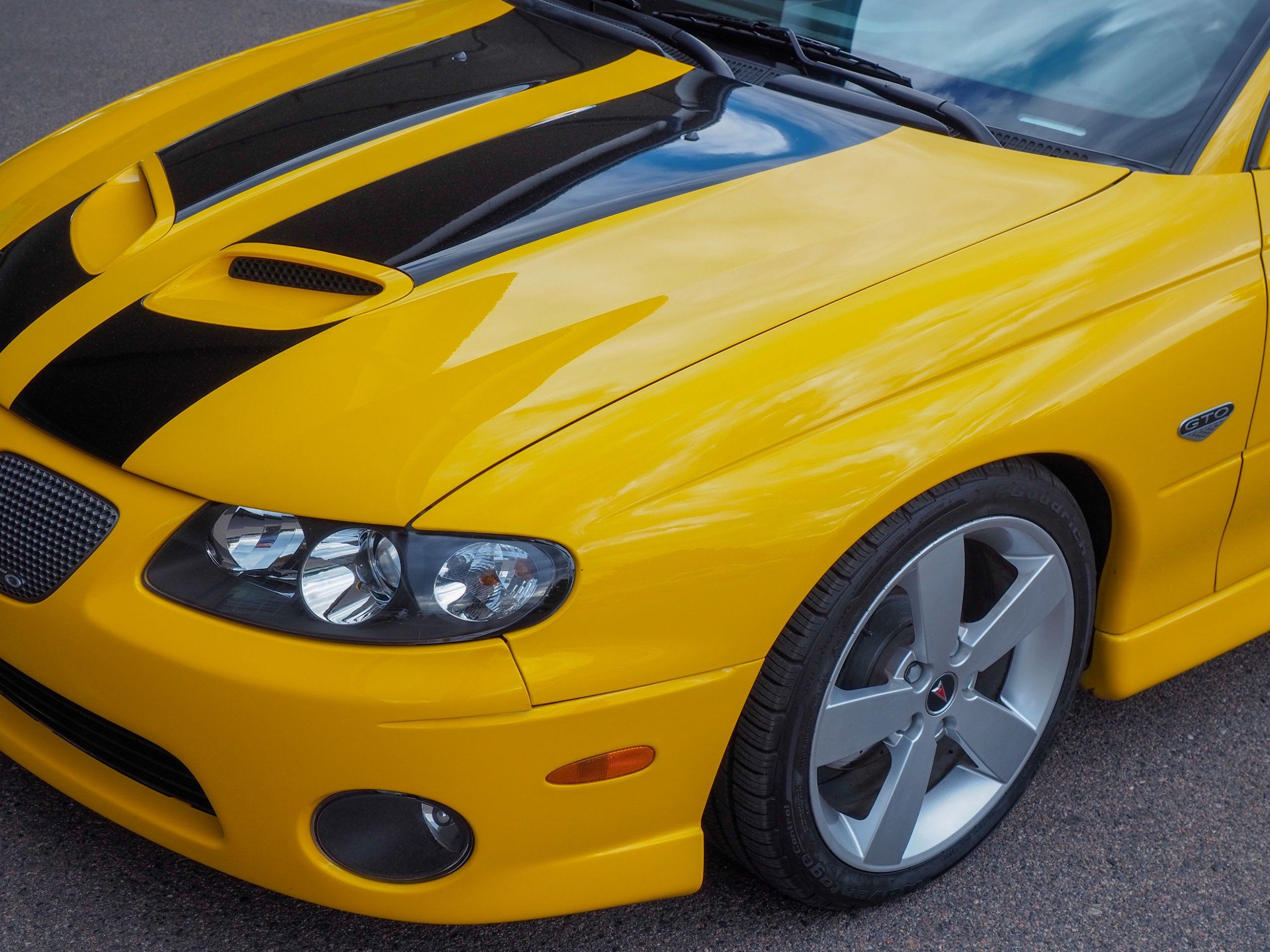 2005 Pontiac GTO Yellow 