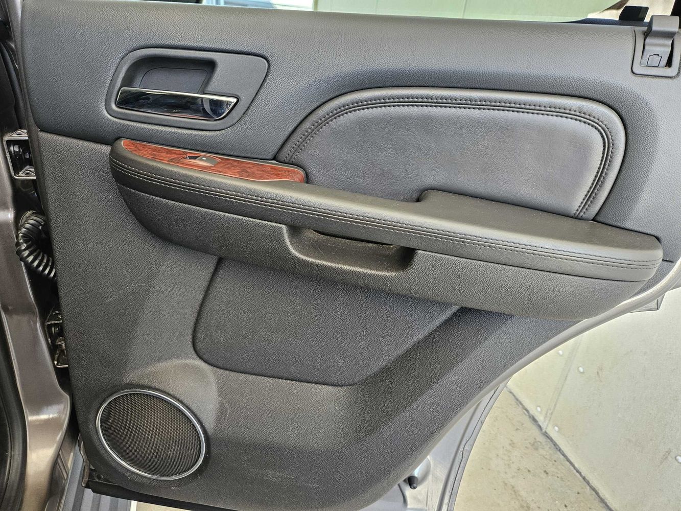 2011 Cadillac Escalade Luxury photo 14