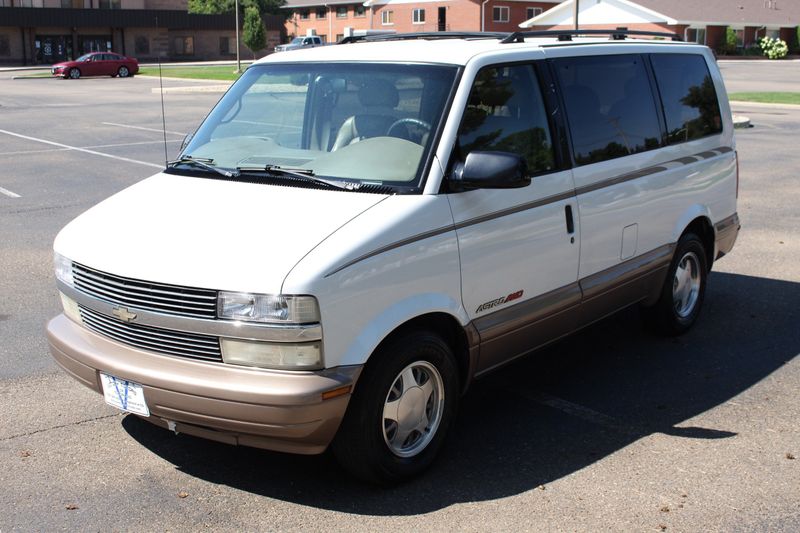 2000 Chevrolet Astro Photos