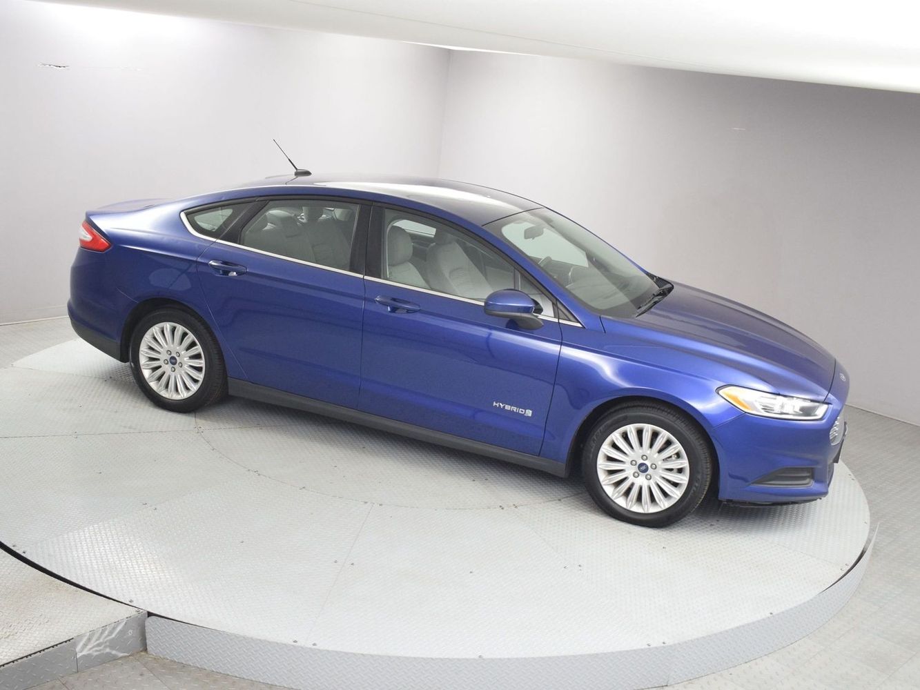 2016 Ford Fusion Hybrid S photo 2