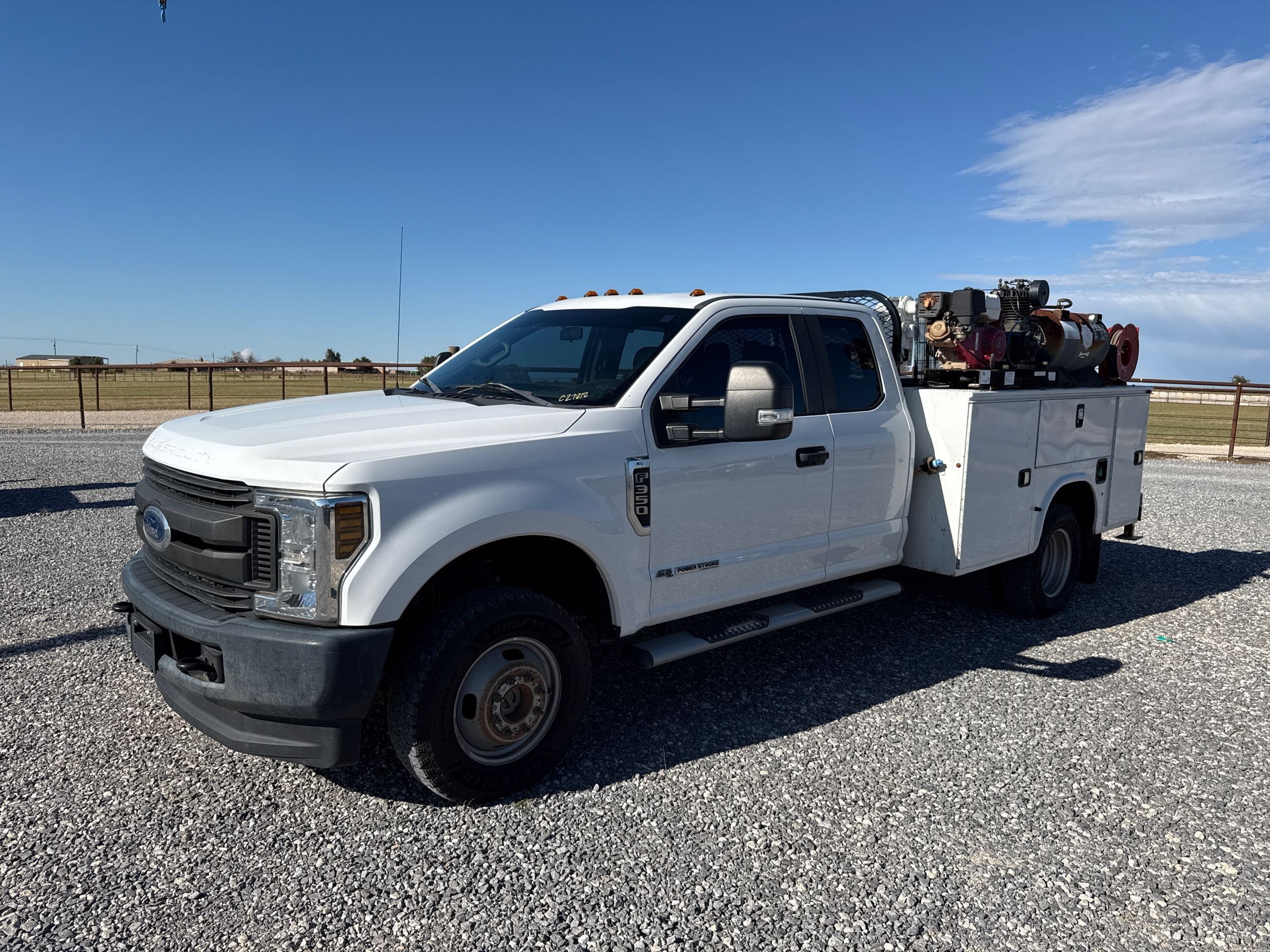 2018 Ford F-350 Super Duty Chassis Cab XL