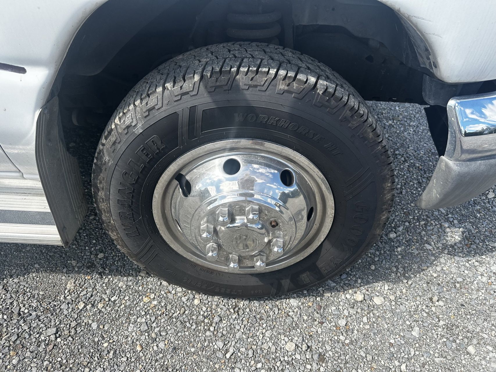 2006 Ford E-450 24