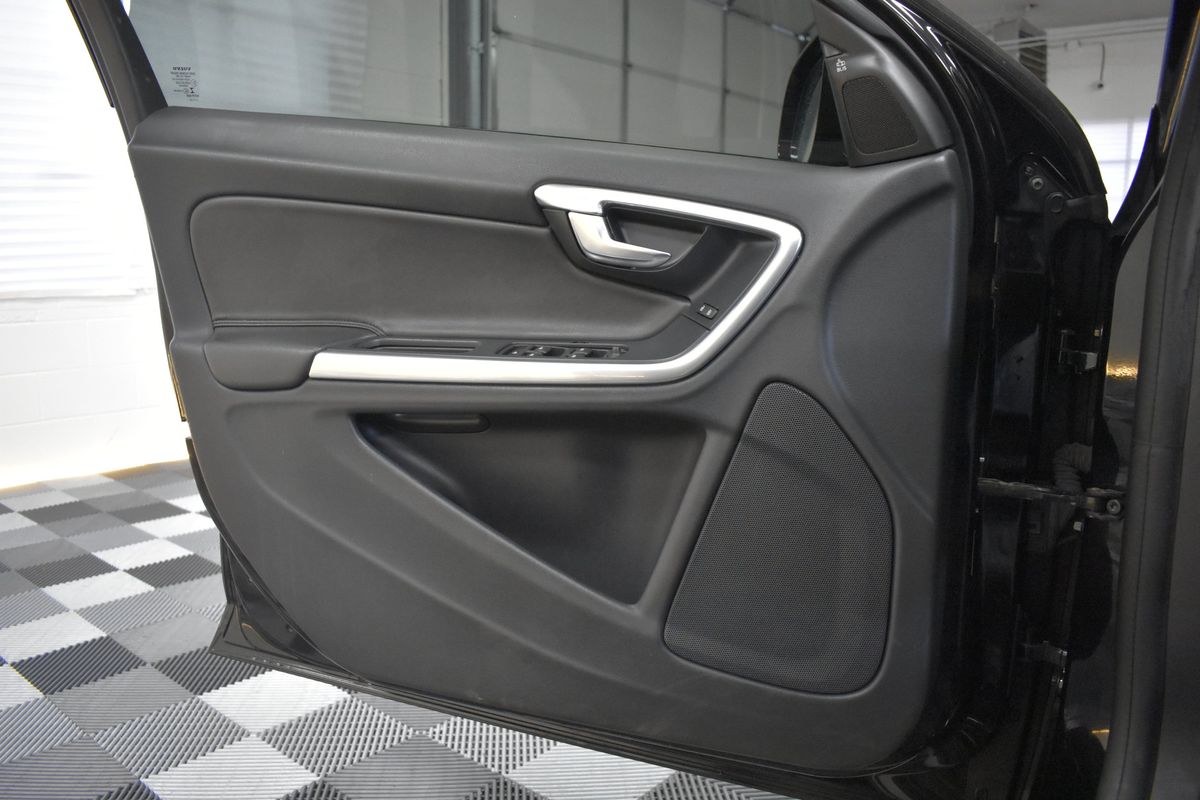 2018 Volvo V60 Cross Country T5