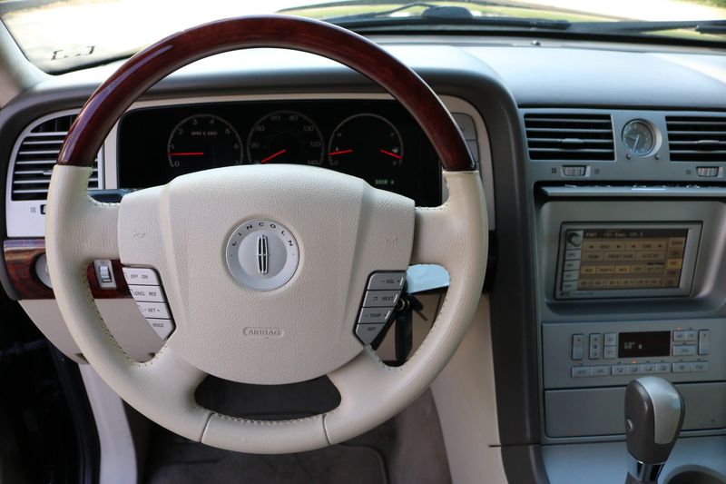 2004 Lincoln Navigator Luxury | Victory Motors of Colorado