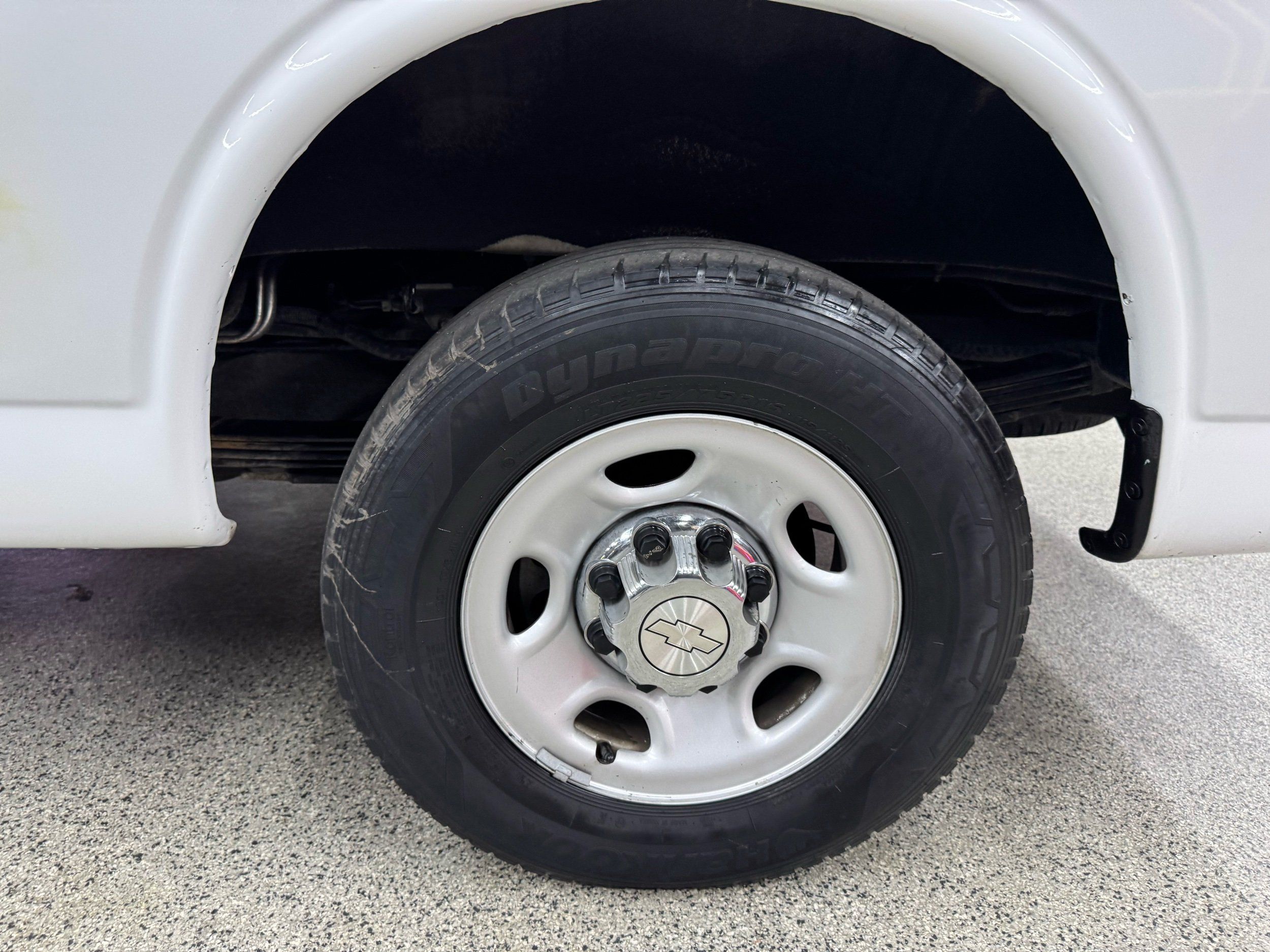2017 Chevrolet Express Passenger LS - Photo 25