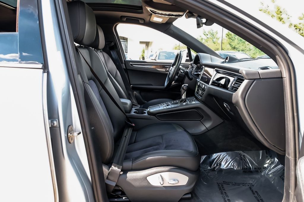 2021 Porsche Macan S - Photo 40