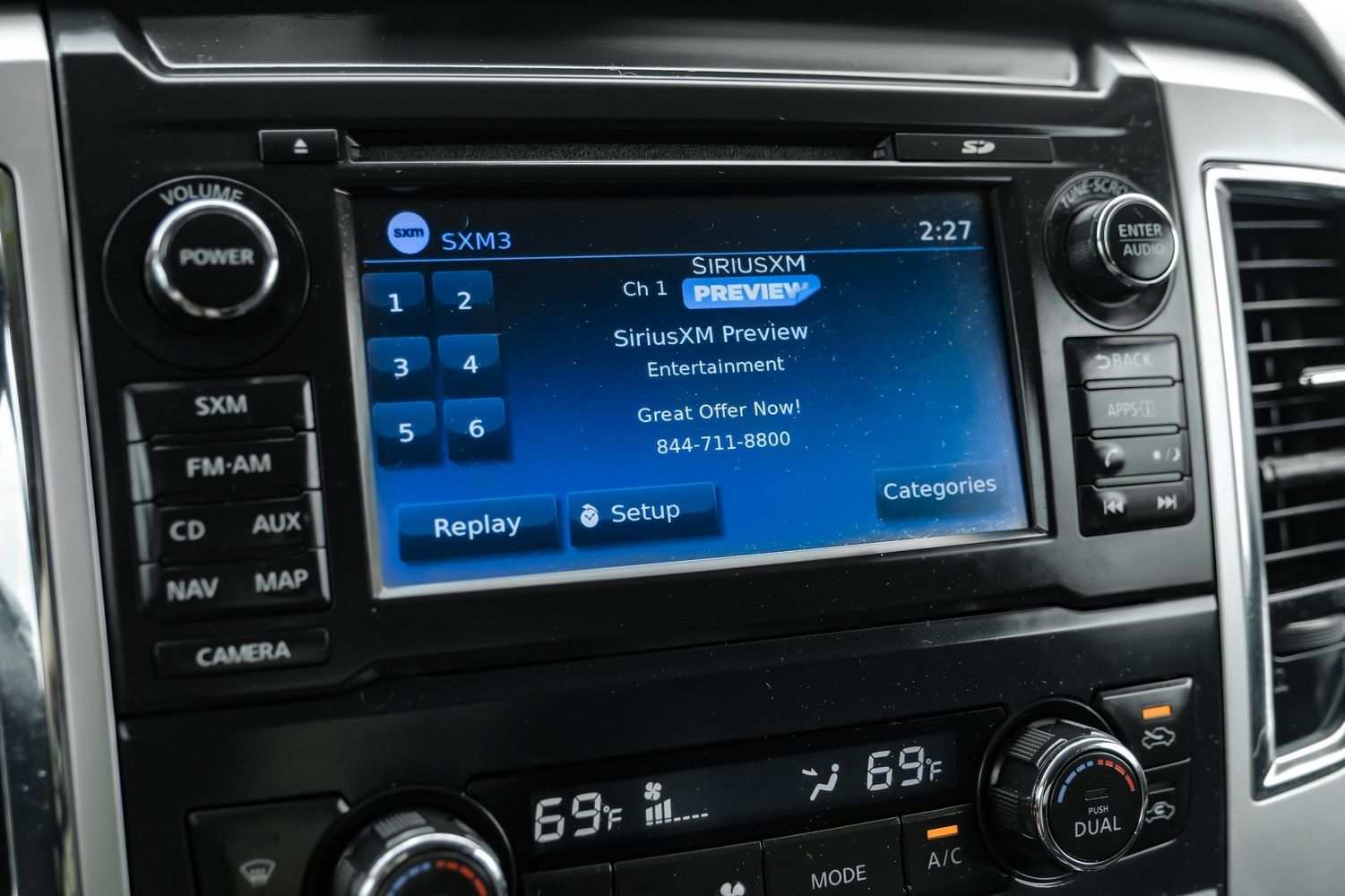 2017 Nissan Titan SL photo 27