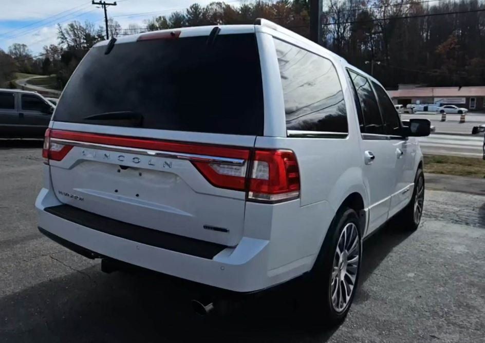 2016 Lincoln Navigator Reserve photo 14