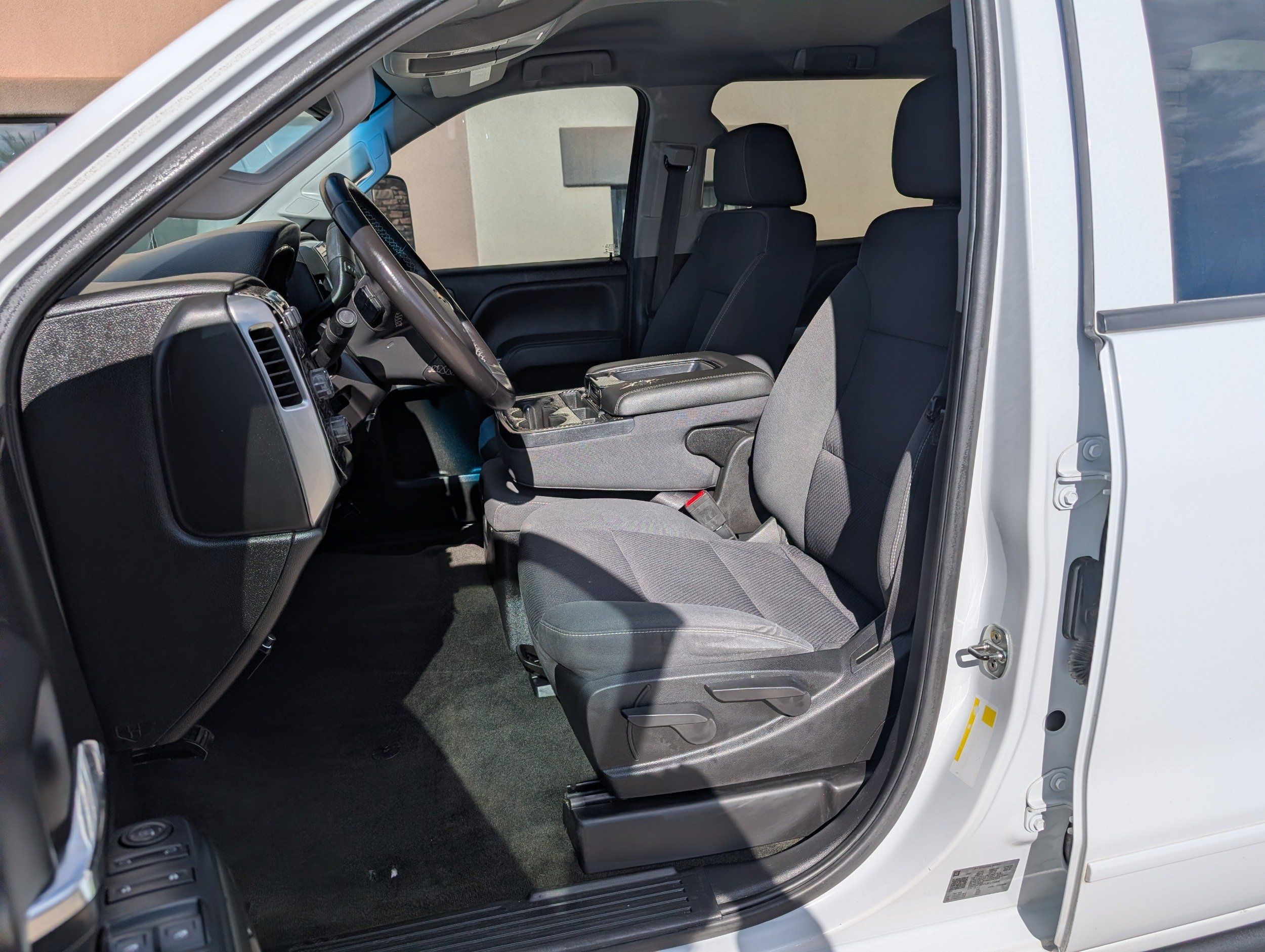 2018 Chevrolet Silverado 2500HD LT - Photo 9