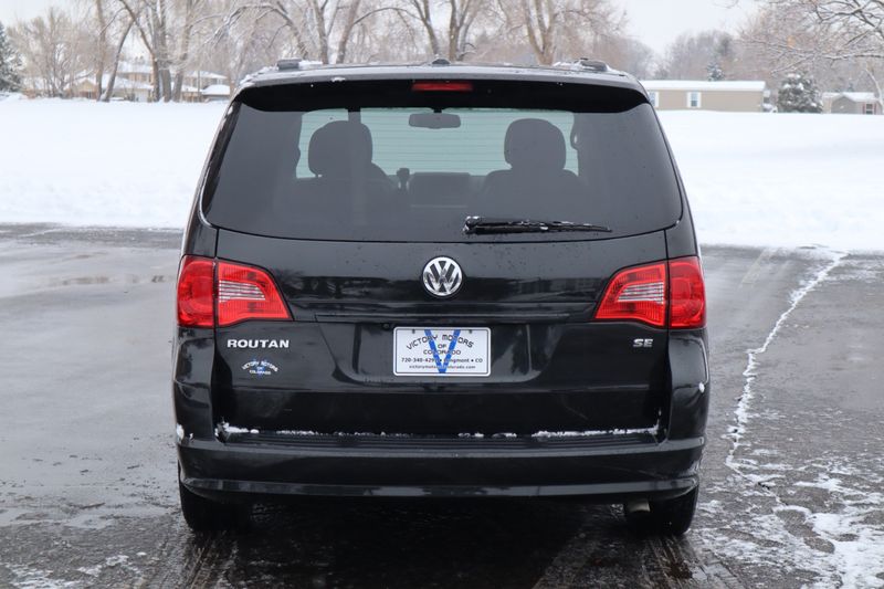 2012 Volkswagen Routan Photos