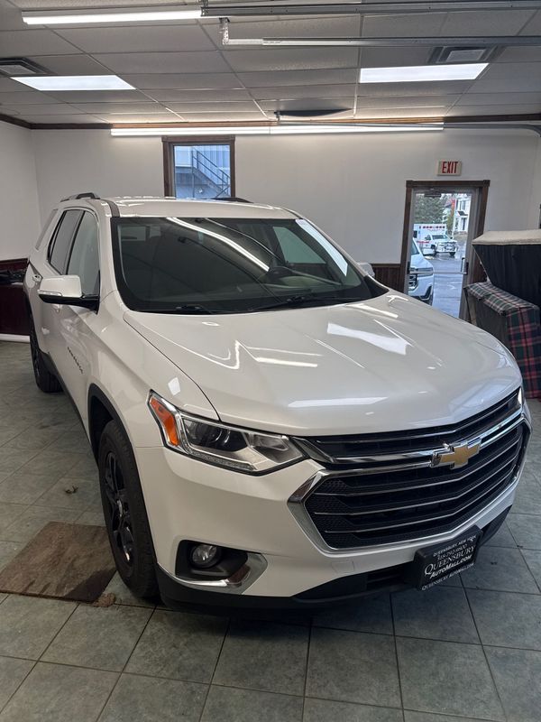 White 2018 Chevrolet Traverse LT Cloth AWD SUV / Crossover Four-Wheel Drive 9-Speed Automatic