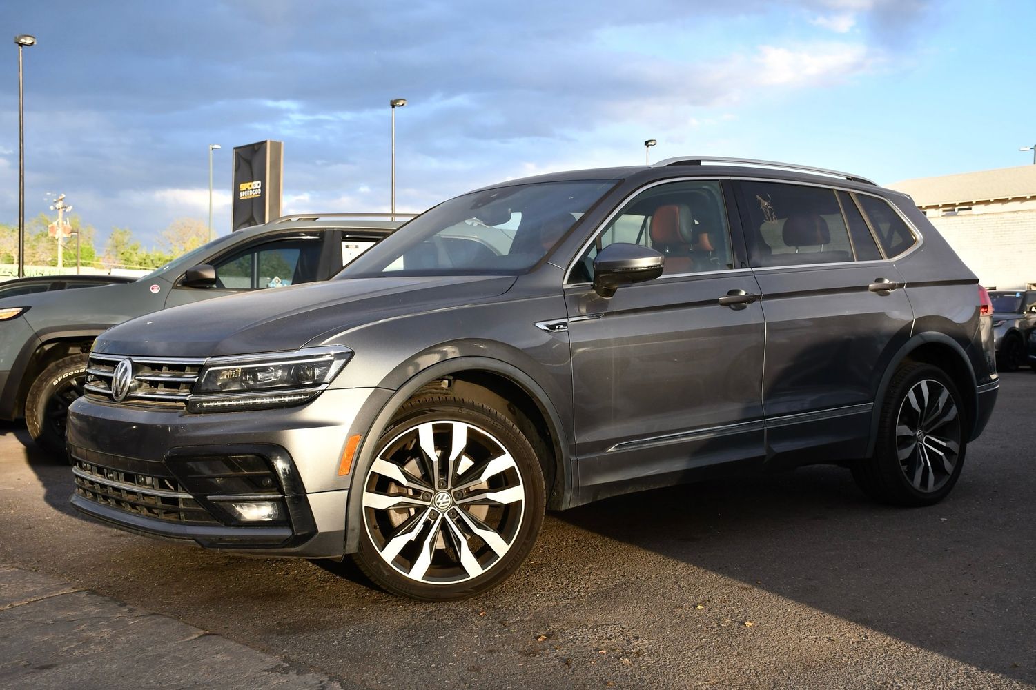 2019 Volkswagen Tiguan 2.0T SEL Premium R-Line 4Motion's photo