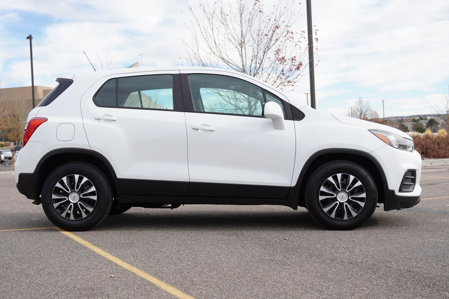 2017 Chevrolet Trax LS photo 2