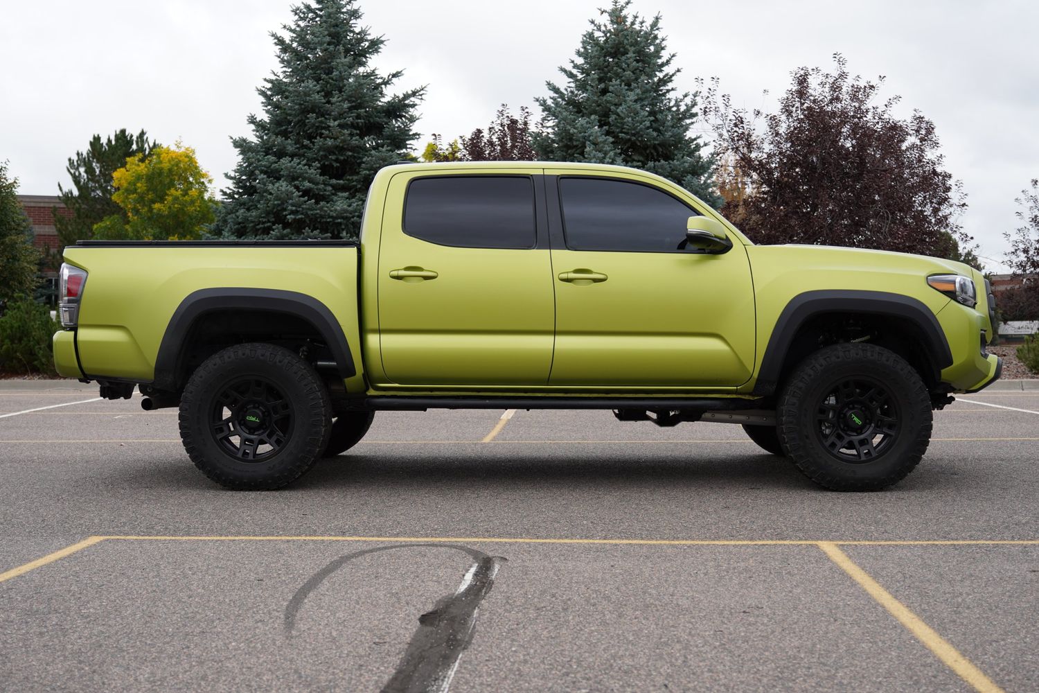 2023 Toyota Tacoma TRD Off-Road photo 2
