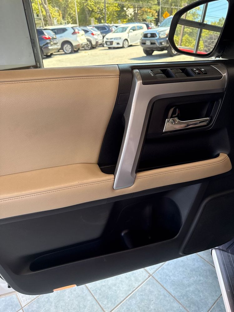 2017 Toyota 4Runner SR5 photo 18