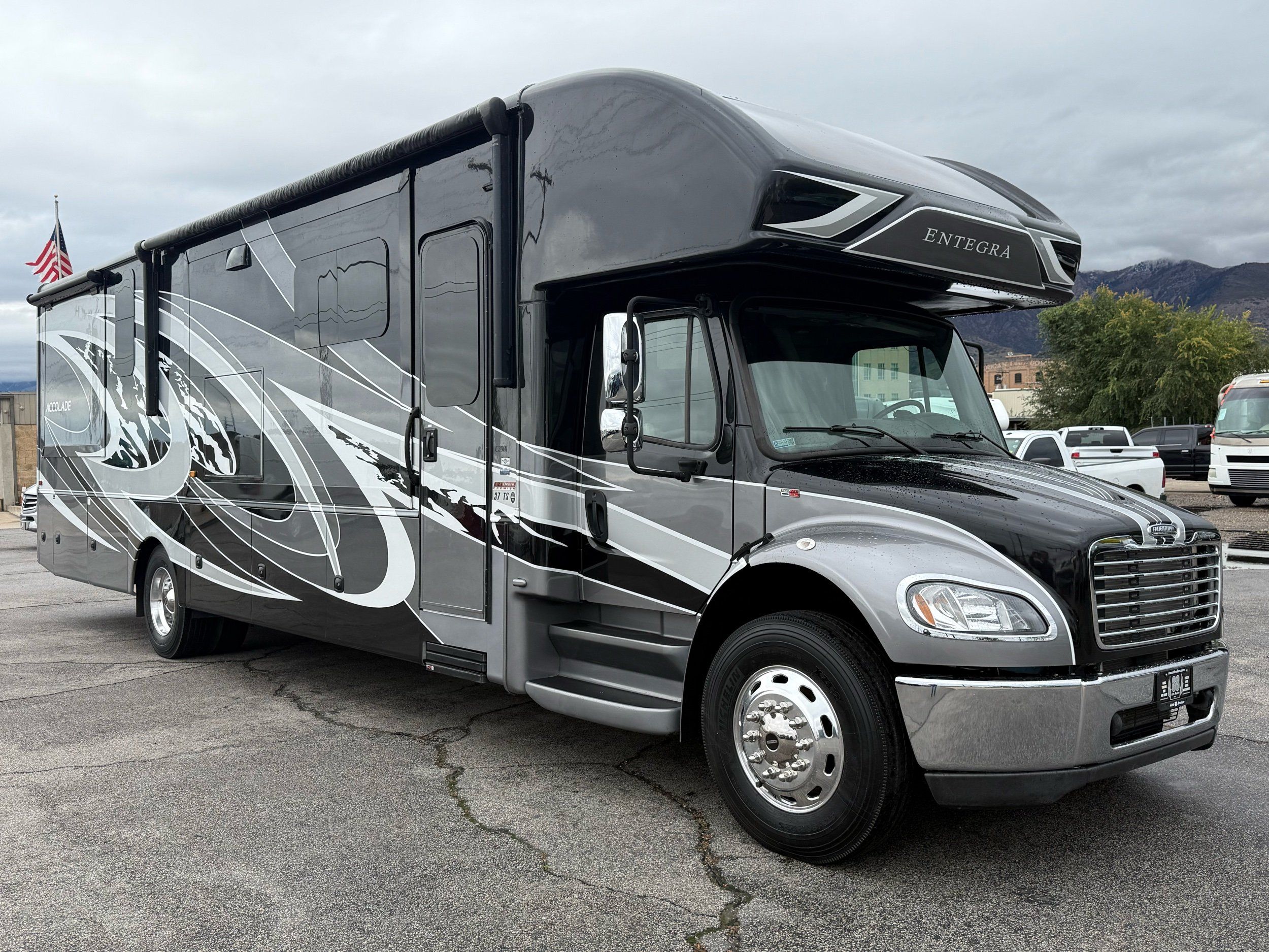 2021 Freightliner S2RV 106 Conventional cab & Chassis photo 2