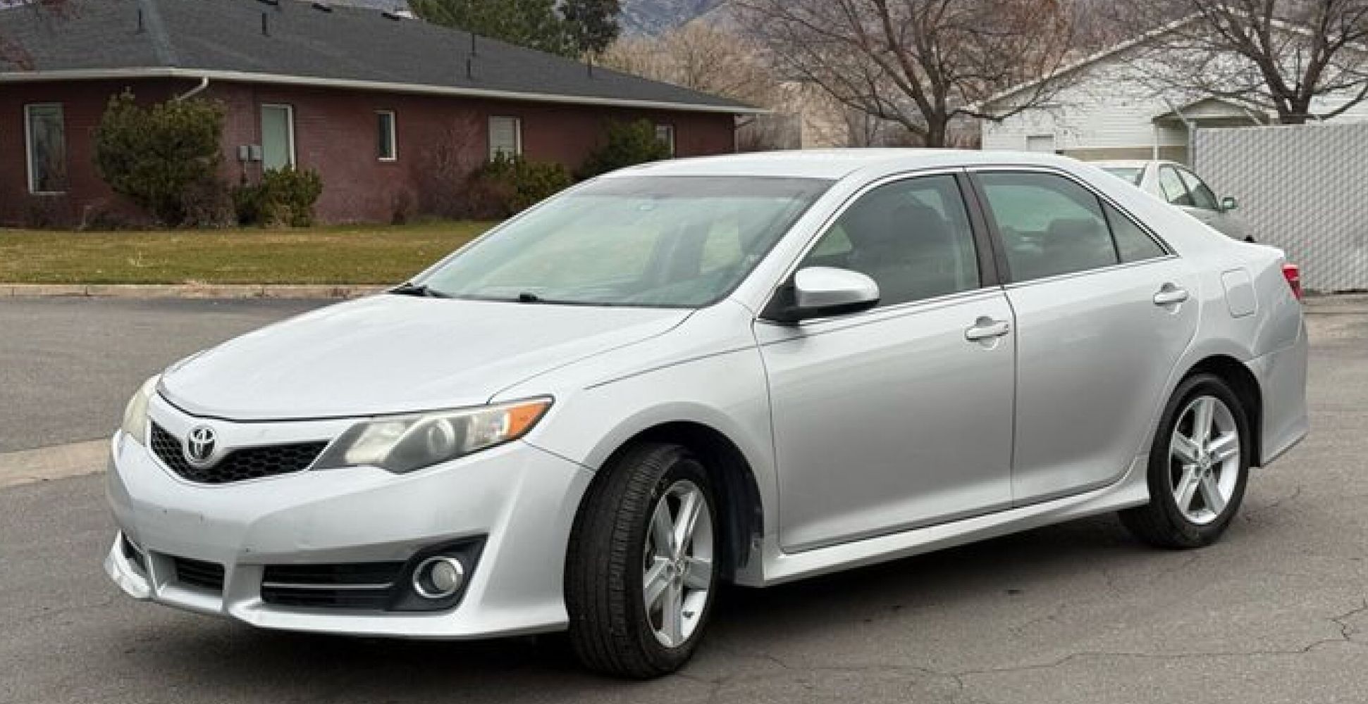2013 Toyota Camry SE's photo