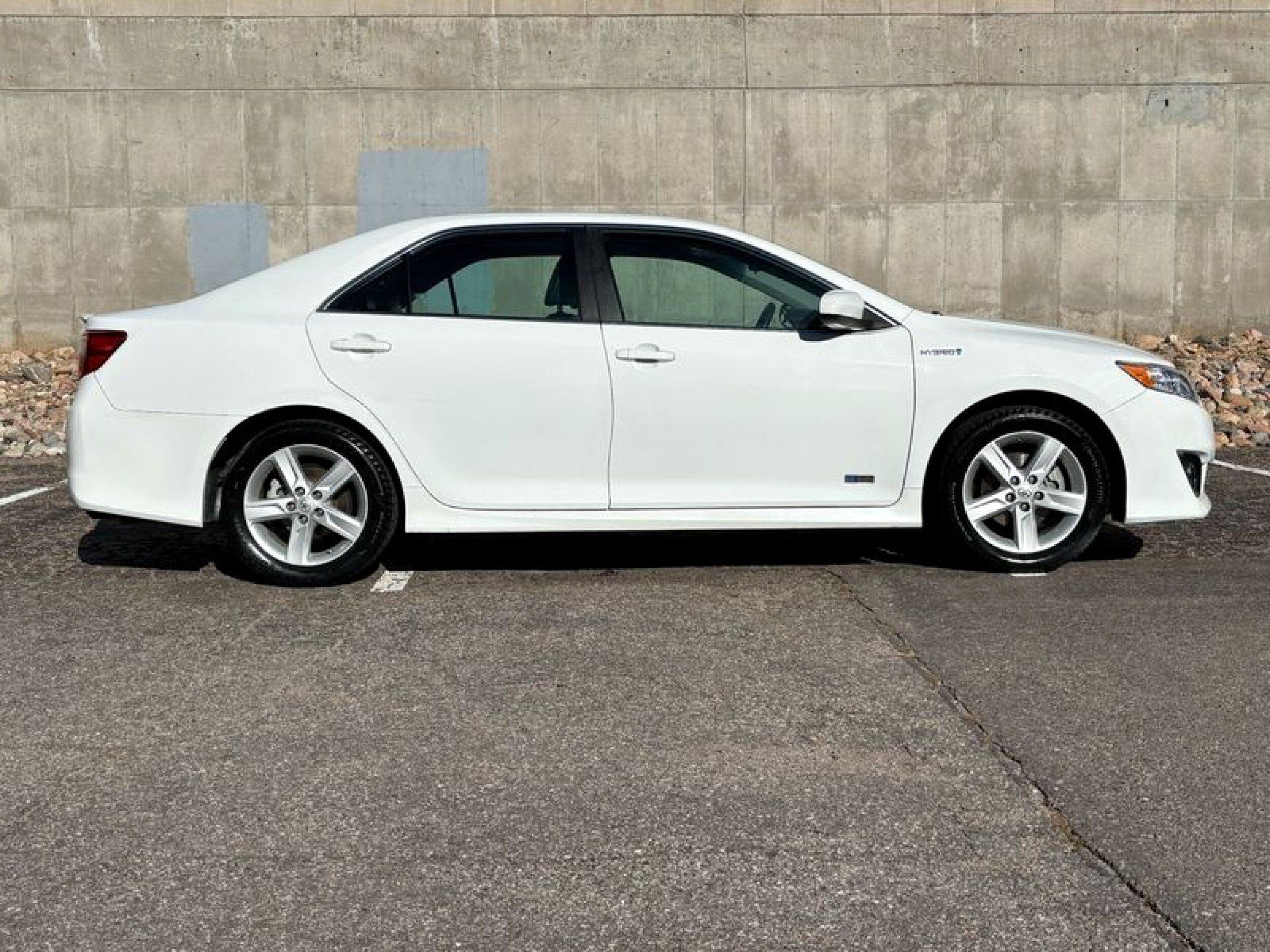 2014 Toyota Camry SE Hybrid - Photo 6