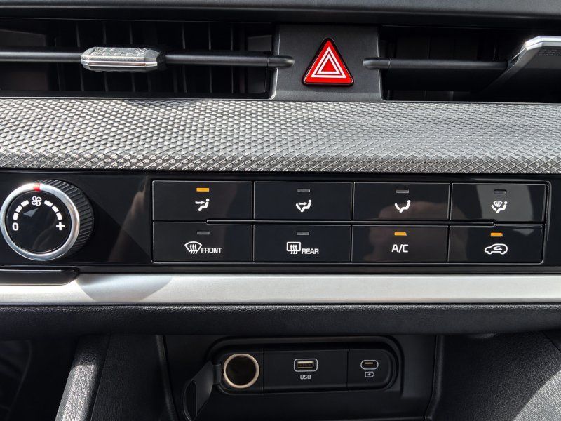 2023 Kia Sportage LX - Photo 24