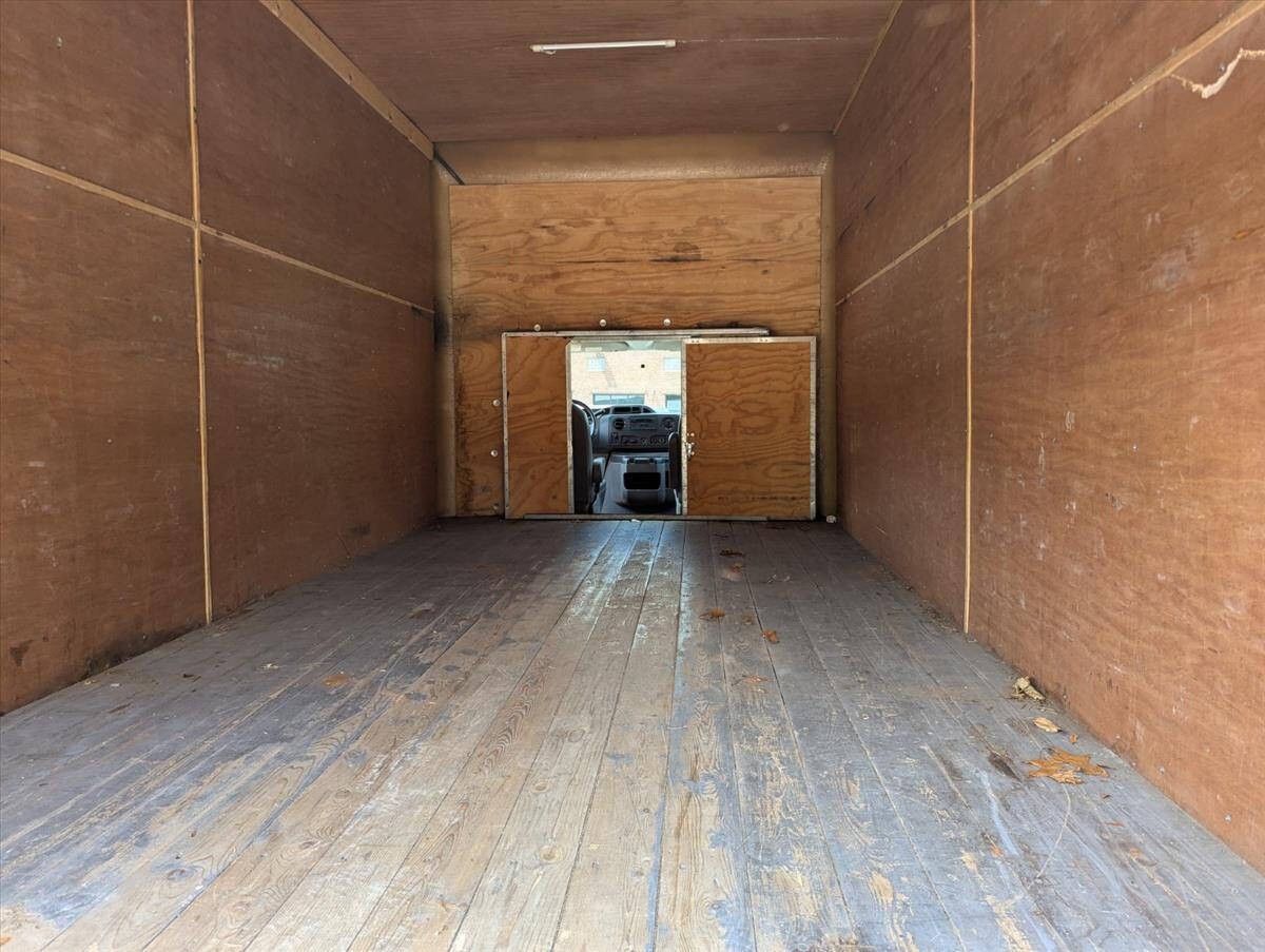 2016 Ford E-Series 35