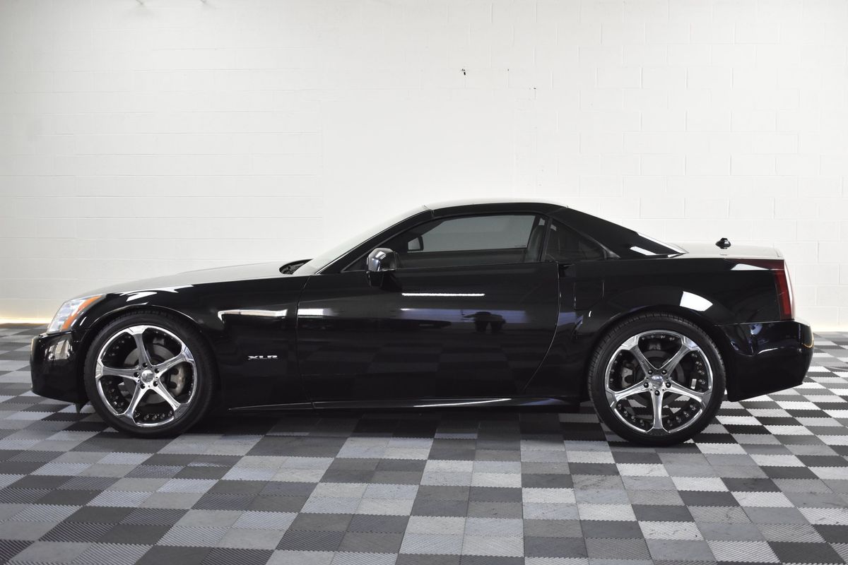 2005 Cadillac XLR Standard
