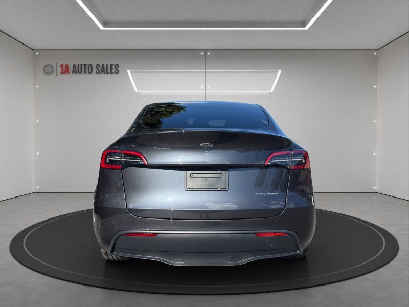 2025 Tesla Model Y Long Range photo 4