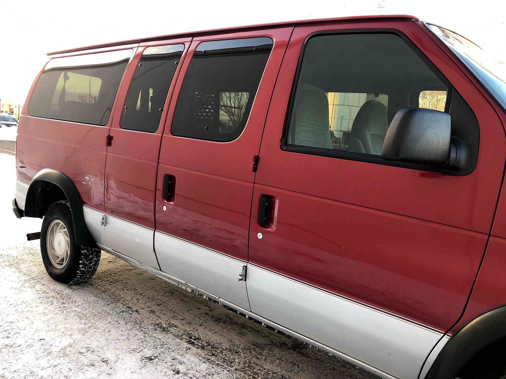 2000 Ford E150 Chateau The Denver Collection