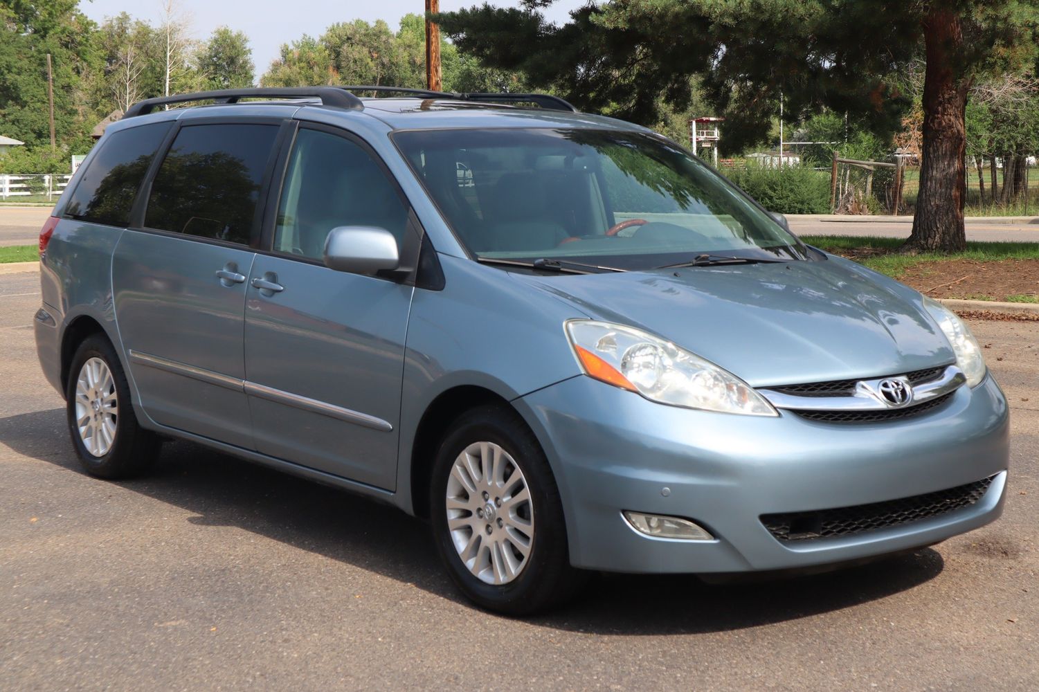 2007 Toyota Sienna XLE 7-Passenger | Victory Motors of Colorado