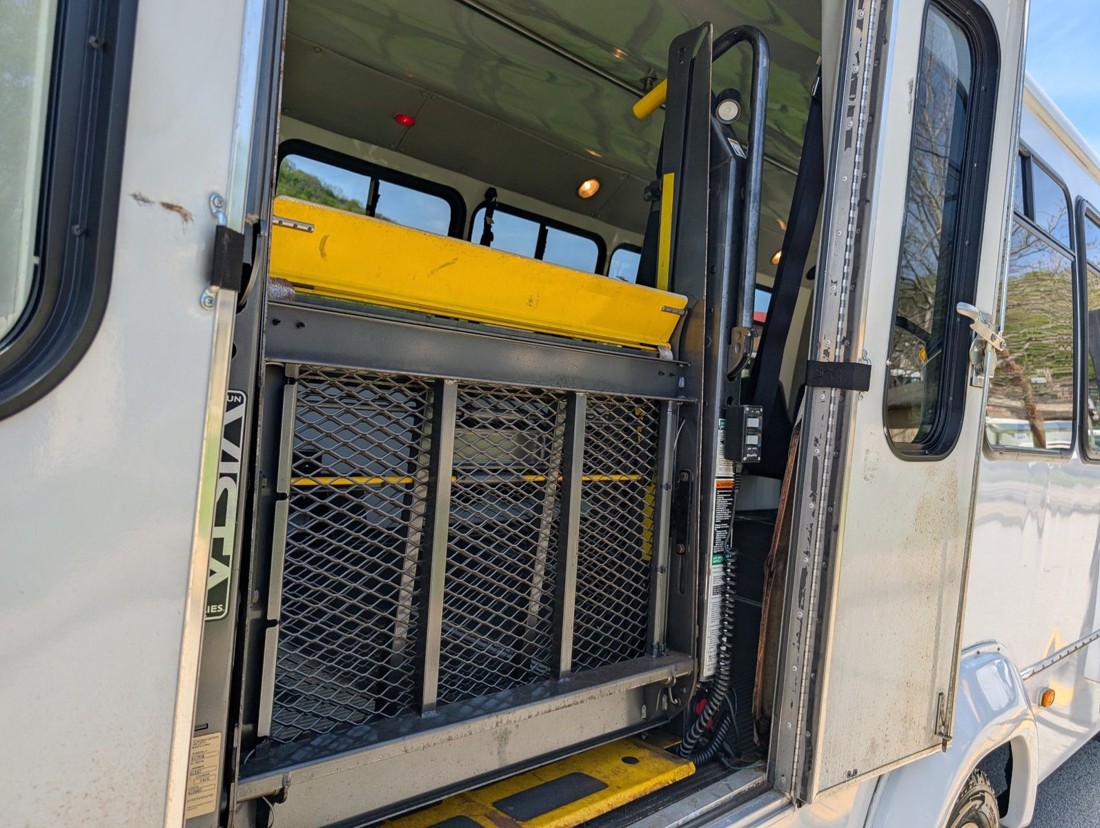 2007 Ford E-450 Cutaway 50