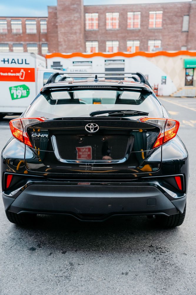 2022 Toyota C-HR XLE photo 4