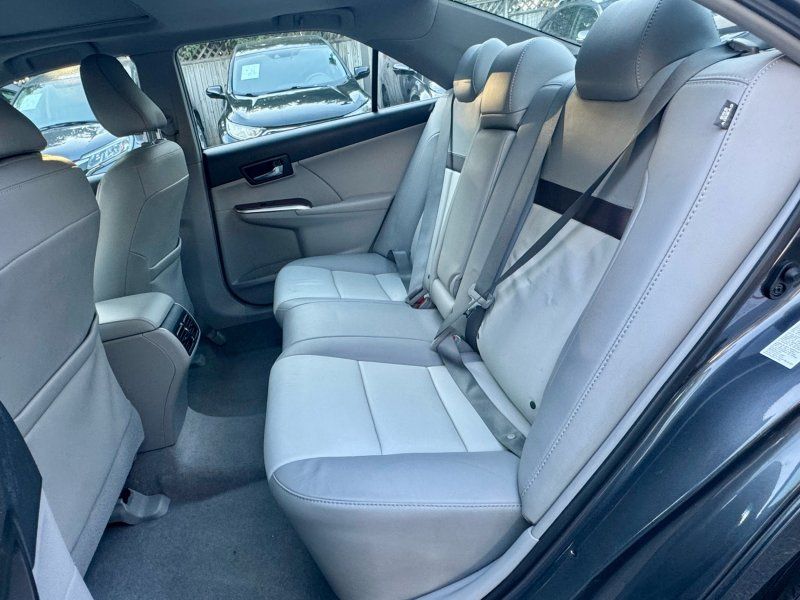 2012 Toyota Camry XLE photo 15