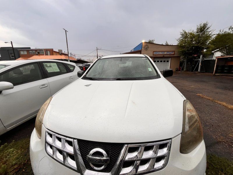 2014 Nissan Rogue Select S - White exterior view 4