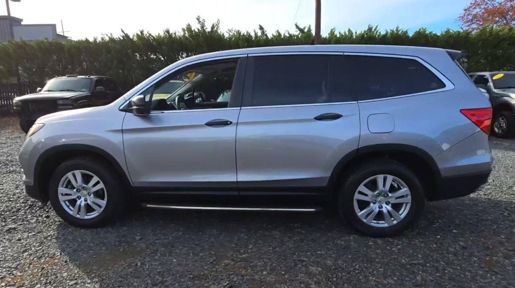 2016 Honda Pilot LX photo 19