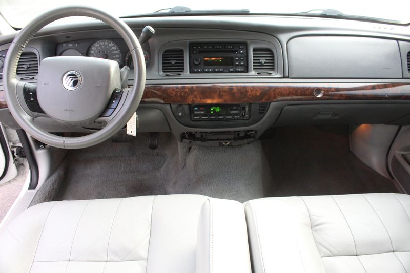 2005 Mercury Grand Marquis Photos