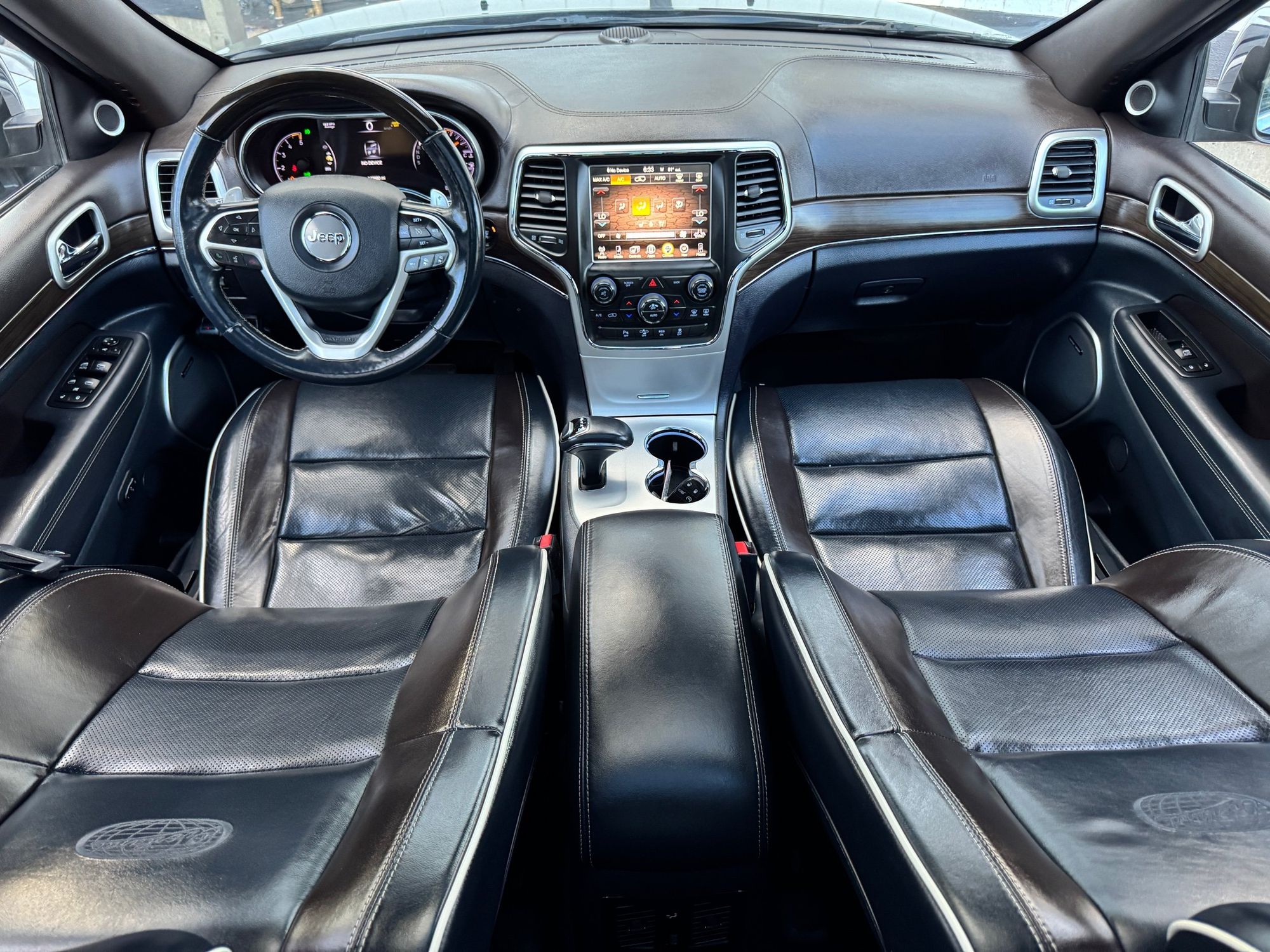 2015 Jeep Grand Cherokee Overland photo 12
