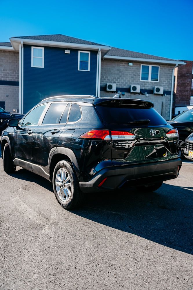 2022 Toyota Corolla Cross LE photo 4