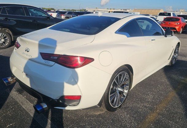 2018 Infiniti Q60 3.0t Luxe photo 4